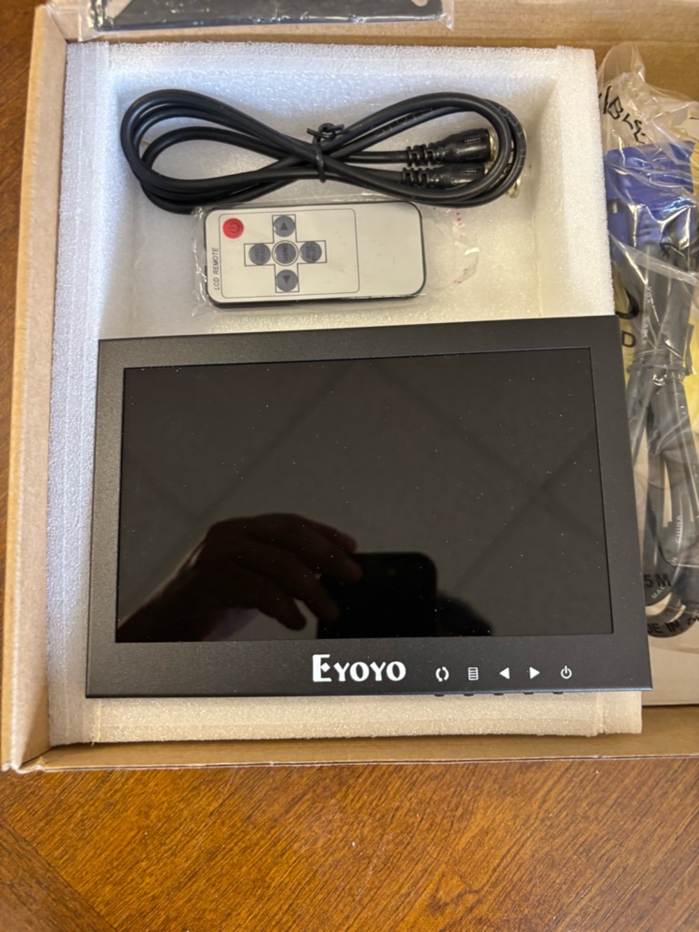 7" Black Portable Monitor with Remote EYOYO 7"TFT-LED MONITOR